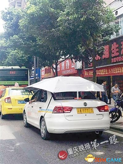 体现了重庆人民对抗热天自娱自乐的精神