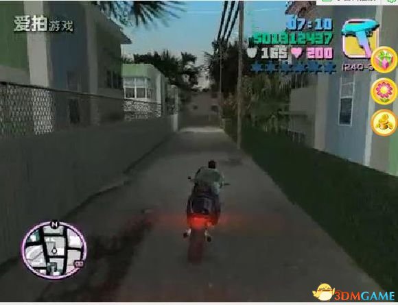 1先绕道对面的那条小路上