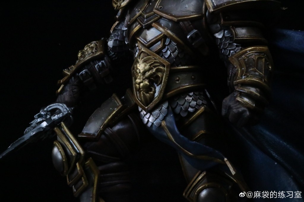原版雕像是《魔兽争霸3