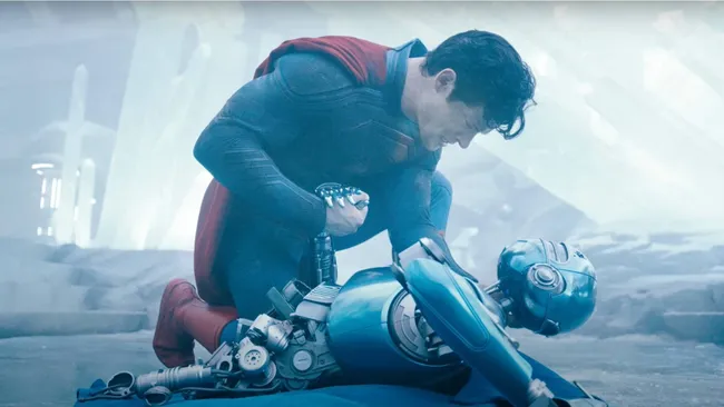 但这也是该片与DCEU“钢铁之躯”最