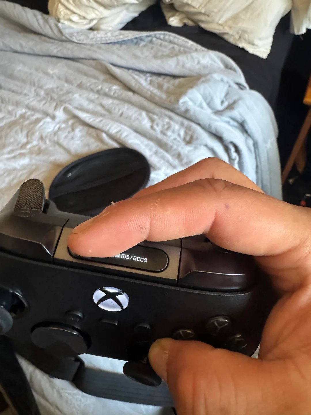 一款疑似微软Xbox Elite S