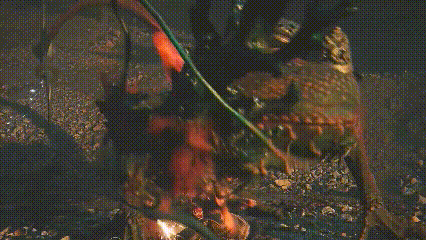 直走到桥头并顺流而上